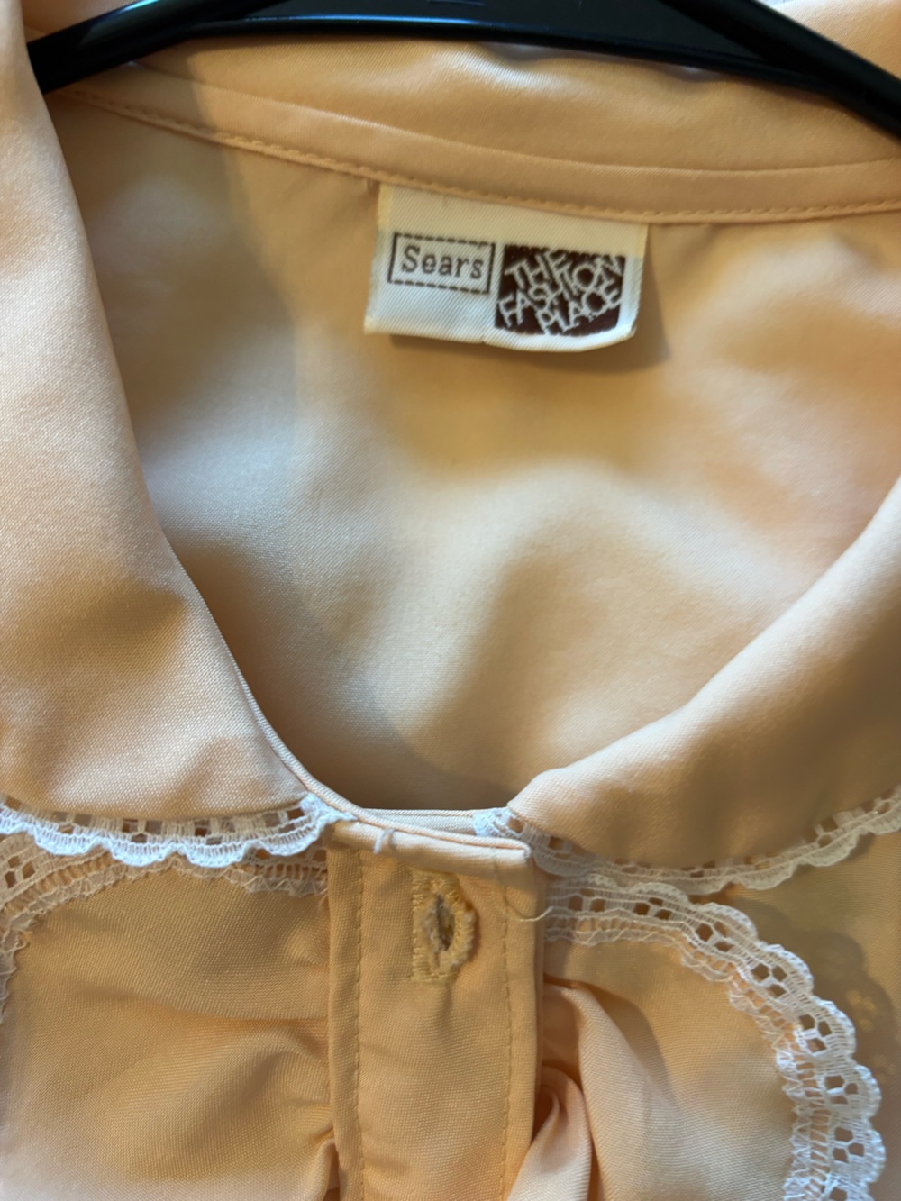 Vintage Cream Ruffle Lace Trim Blouse Pearl Buttons ptp 20 no size tag - Picture 5 of 6